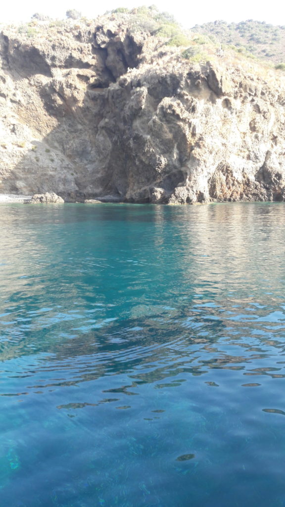 UNA BAIA DOVE TUFFARSI A PANAREA