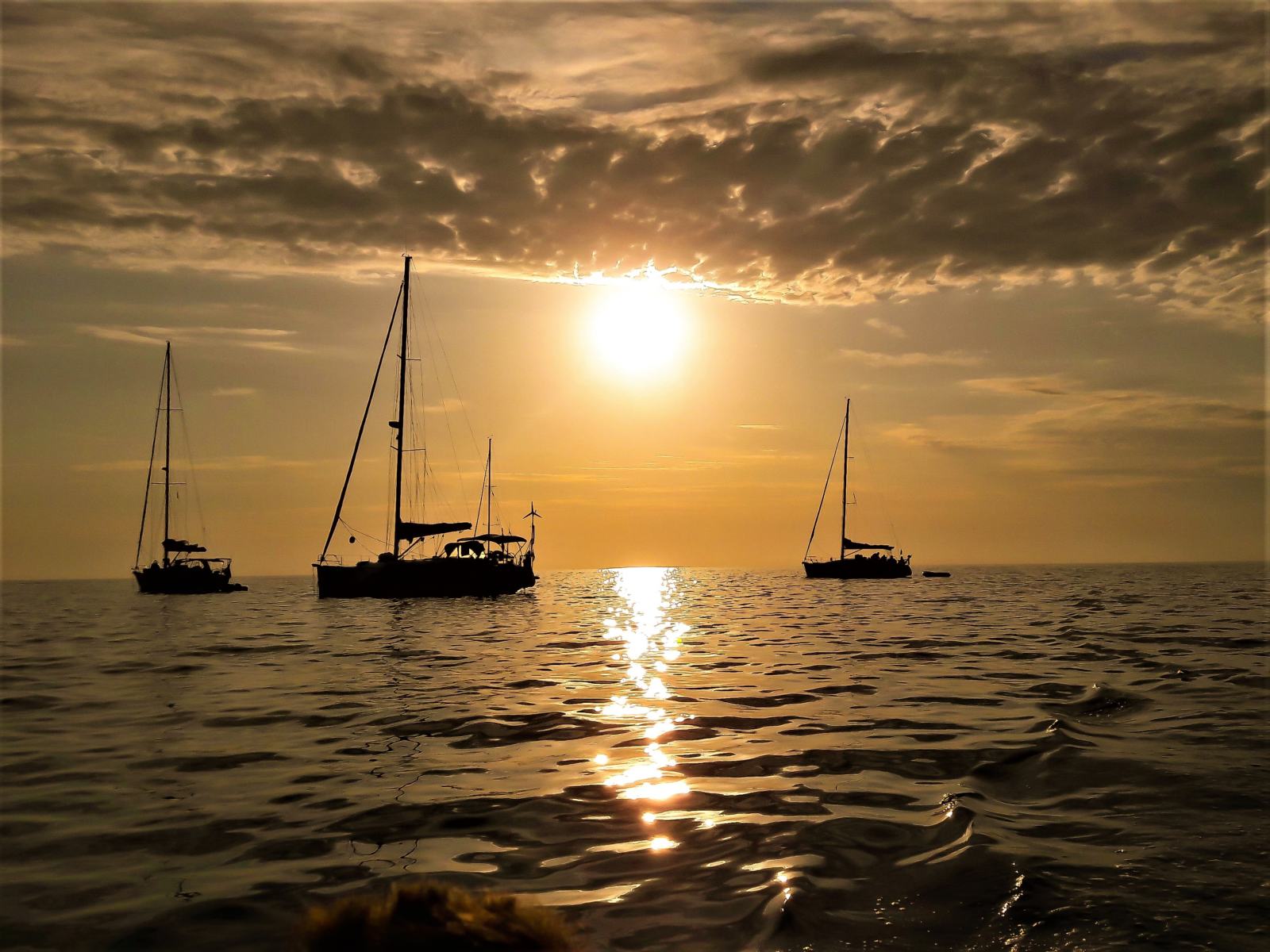 Tramonto in Barca a Vela