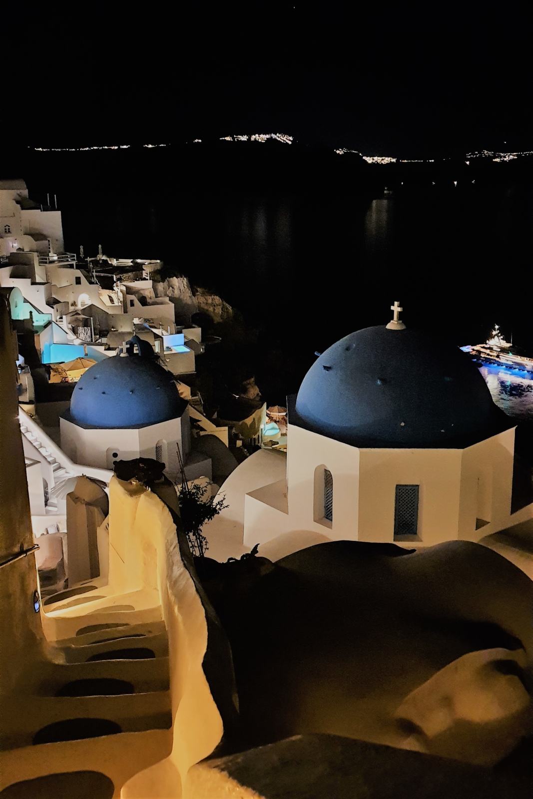 Villaggio di Oìa di notte - Le cupole blu