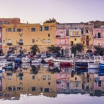 Case colorate nel Porto di Marina Grande a Procida