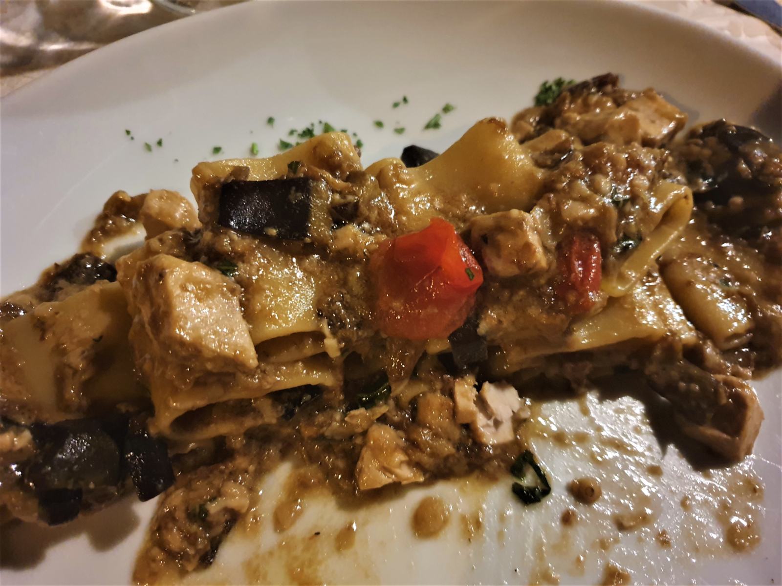 Paccheri al sugo di melanzane e pesce spada