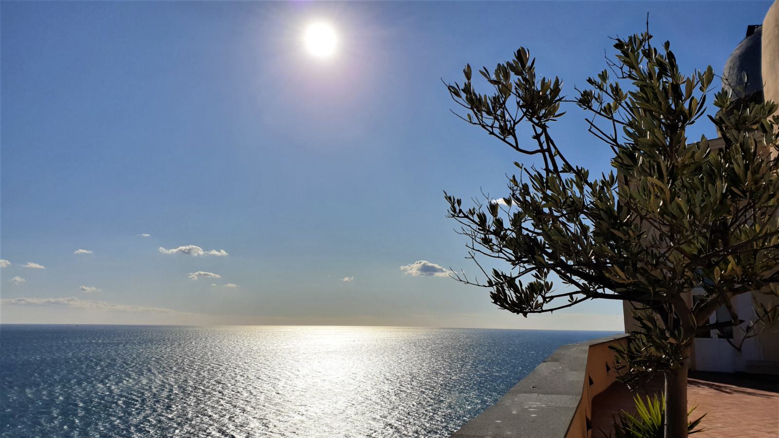Vista sul Golfo di Napoli dal terrazzo dell'Abbazia