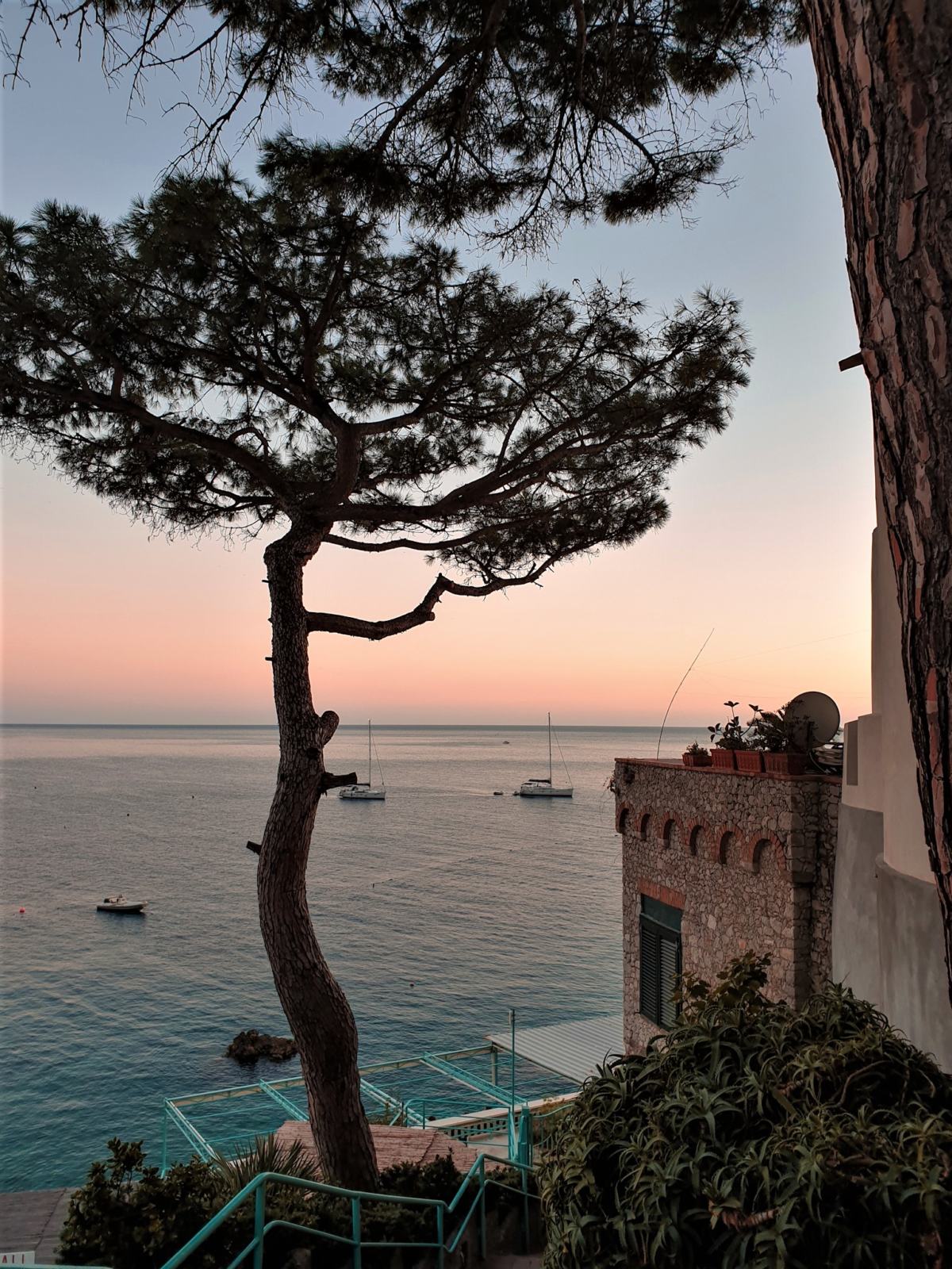 Baia di Marina Piccola all'ora del tramonto a Capri