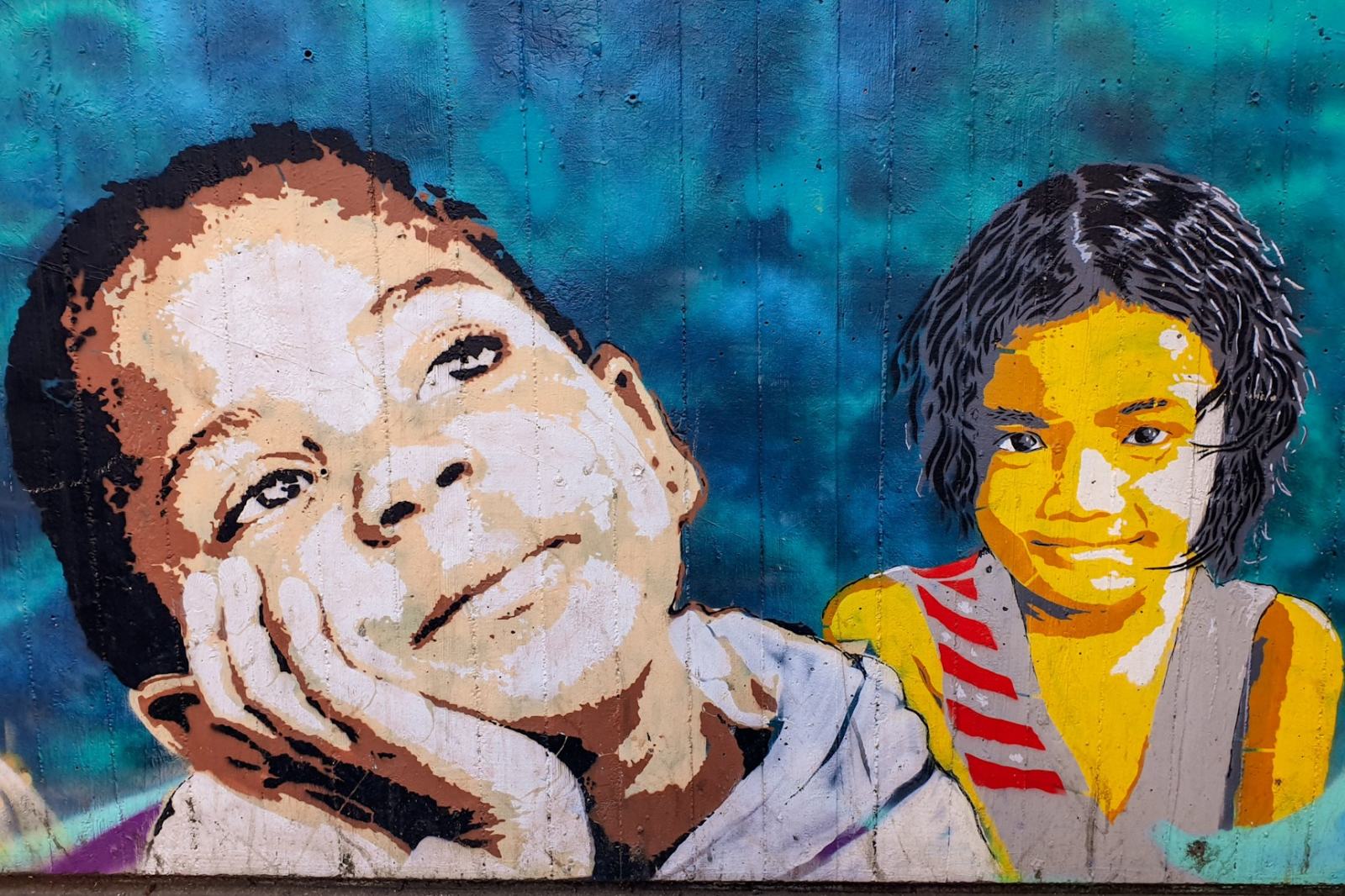 Un murales vicino alla stazione di Reggio Emilia